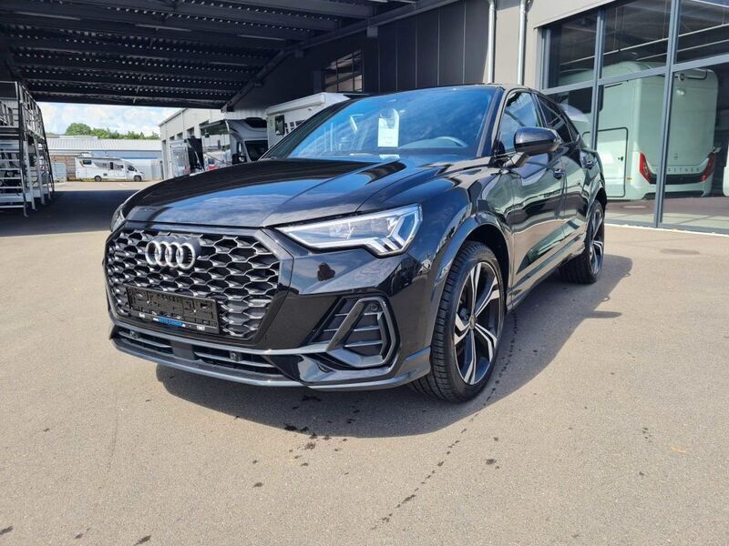 Mythosschwarz metallic (schwarz) Gebraucht 2023 Audi Q3 Sportback Sport SUV | 48.880 € (Etwas zu teuer) - Bild 1/4