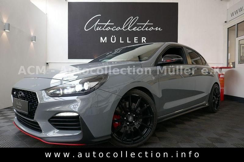 Grau Gebraucht 2020 Hyundai i30 Limousine | 21.997 € (Superpreis) - Bild 1/4