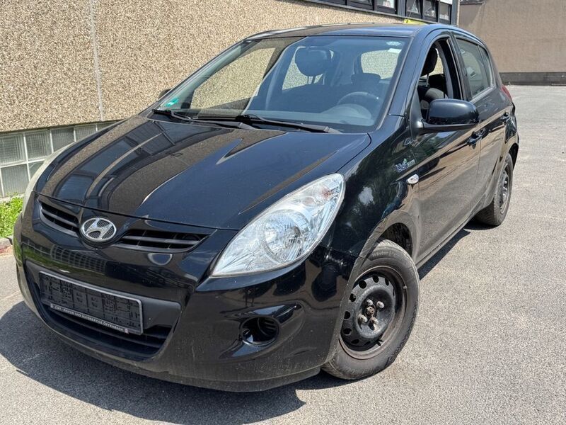 Schwarz Gebraucht 2012 Hyundai i20 Classic Limousine | 1.850 € - Bild 1/4