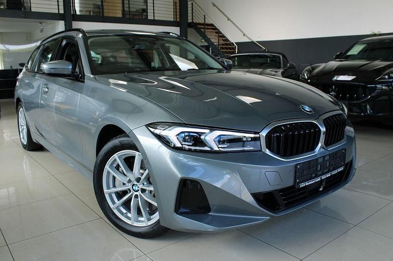 Skyscrapergrau** Gebraucht 2023 BMW 330 Kombi | 41.600 € (Superpreis) - Bild 1/4