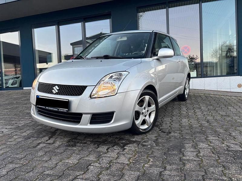Silber Gebraucht 2009 Suzuki Swift Limousine | 3.880 € (Fairer Preis) - Bild 1/4