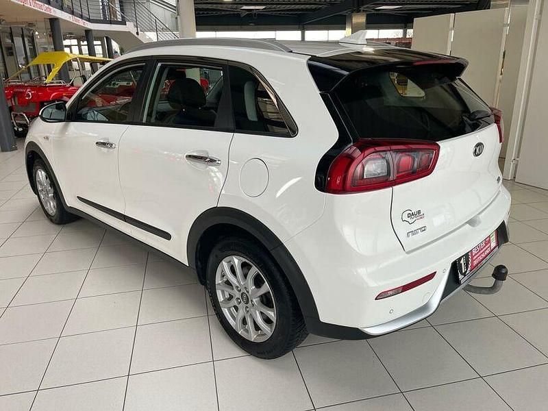 Gebraucht Kia Niro Vision 141 PS (103 kW) 2017 (ud) schneeweiss SUV