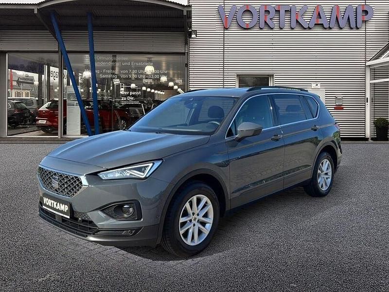 Delfingrau (metallic) Gebraucht 2022 Seat Tarraco Style SUV | 25.890 € (Fairer Preis) - Bild 1/4