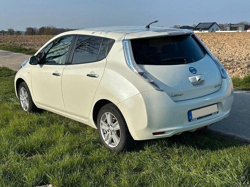 Gebraucht Nissan Leaf Acenta 80 kW (109 PS) 2013 Weiß Kleinwagen