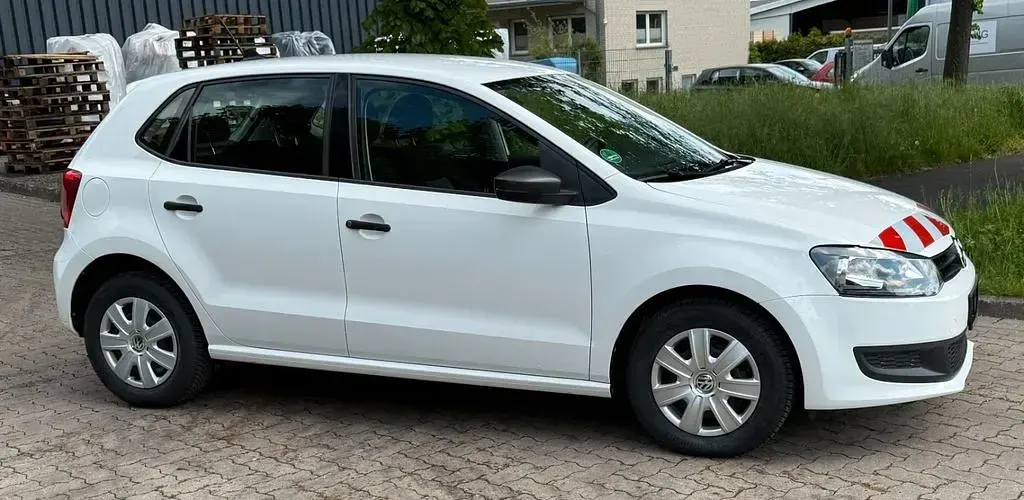 Gebraucht VW Polo Trendline 60 PS (44 kW) 2014 Weiß Limousine