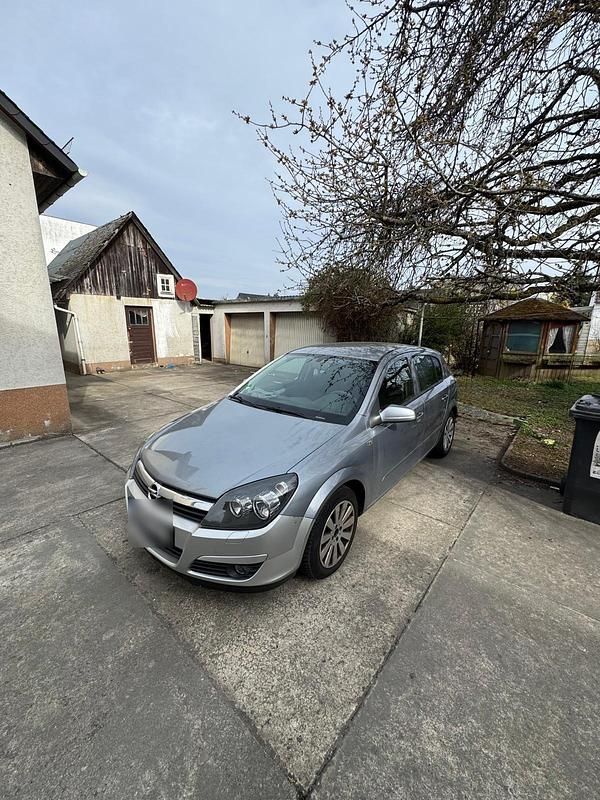 Gebraucht Opel Astra 105 PS (77 kW) 2006 Silber Limousine