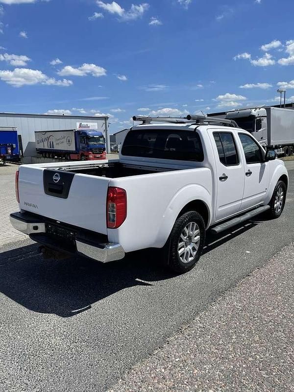 Gebraucht Nissan Navara 231 PS (169 kW) 2015 Weiß Pickup
