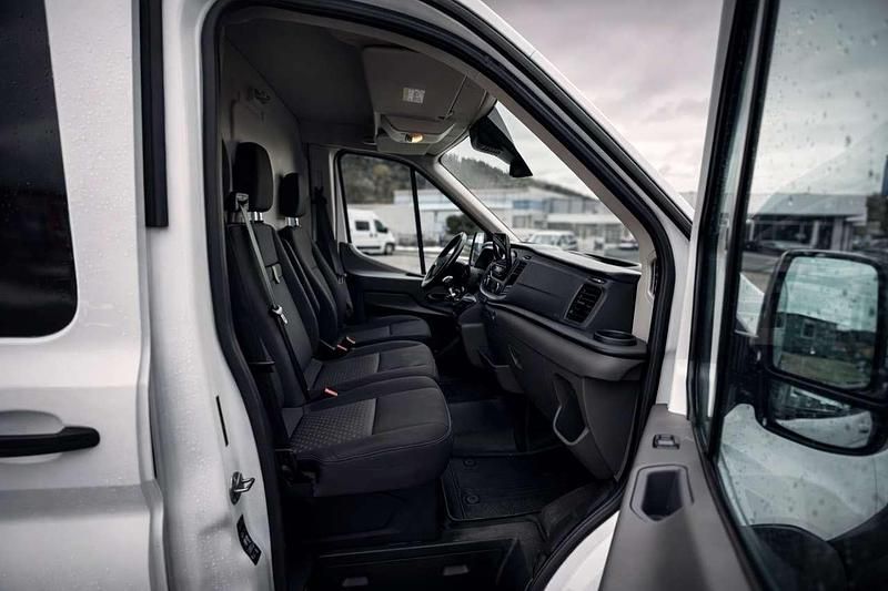 Gebraucht Ford Transit 131 PS (96 kW) 2021 Frostweiß Abholung