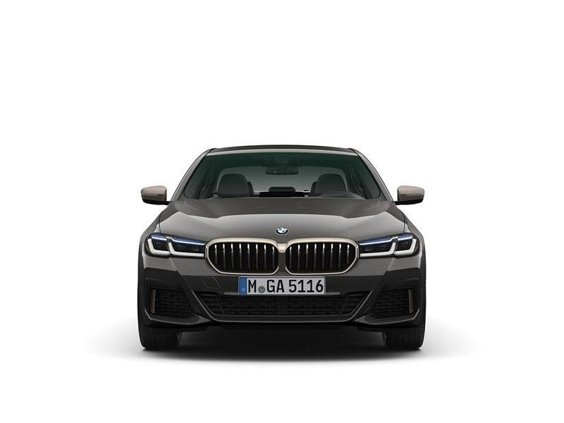 Gebraucht BMW M550 Shadowline 530 PS (389 kW) 2022 Sophistograu brillanteffekt metalli Limousine