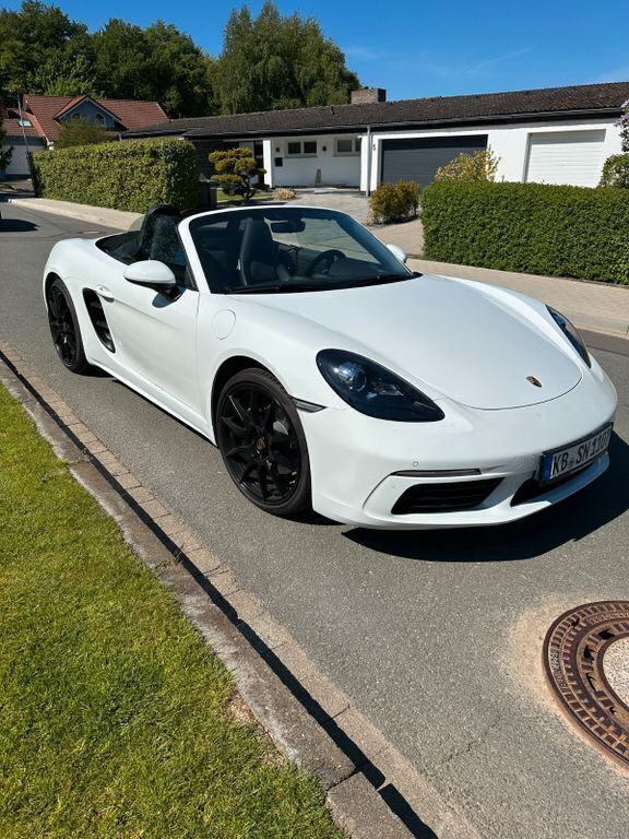 Weiß Gebraucht 2018 Porsche 718 Boxster Cabrio | 55.555 € (Guter Preis) - Bild 1/4