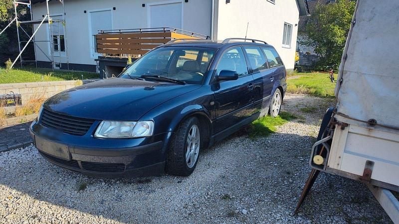 Gebraucht VW Passat Highline 125 PS (91 kW) 1998 Blau Kombi