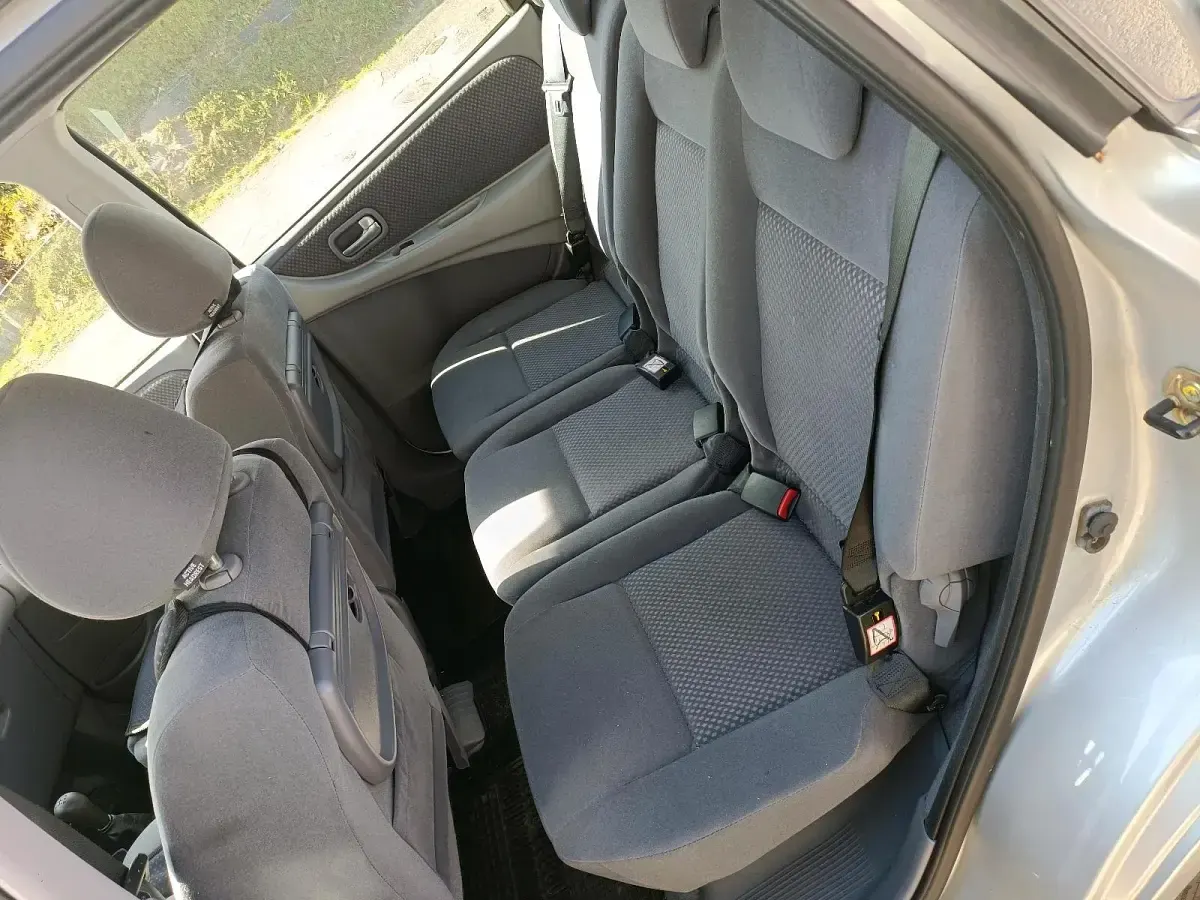 Gebraucht Nissan Almera Tino 98 PS (72 kW) 2003 Silber Van / Kleinbus