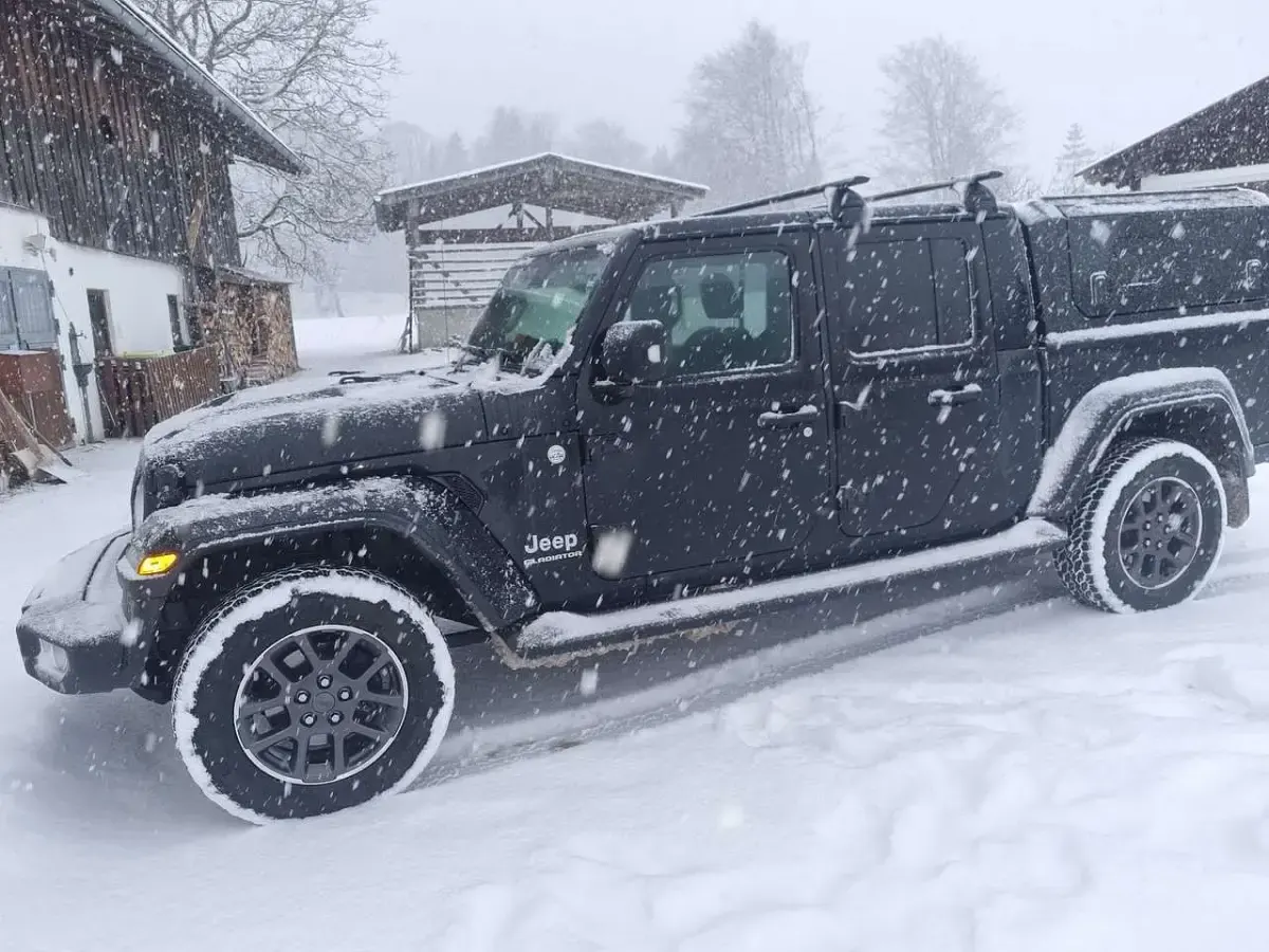 Używany Jeep Gladiator Overland 264 KM (194 kW) 2021 Czarny Pickup