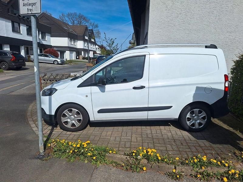 Gebraucht Ford Courier 75 PS (55 kW) 2018 Weiß Van / Kleinbus