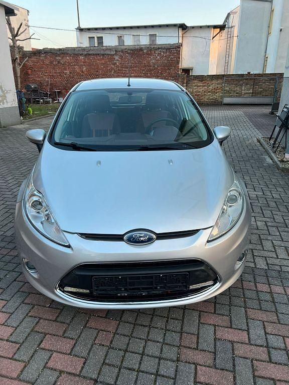Gebraucht Ford Fiesta 82 PS (60 kW) 2009 Silber Kleinwagen