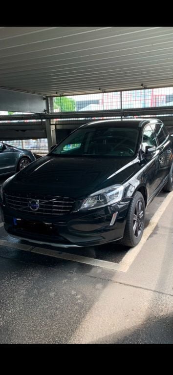 Schwarz Gebraucht 2017 Volvo XC60 Summum SUV | 18.250 € (Superpreis) - Bild 1/4