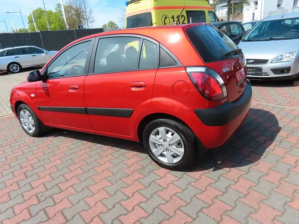 Gebraucht Kia Rio 97 PS (71 kW) 2009 Rot Limousine