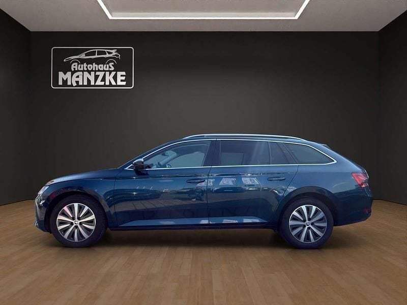 Gebraucht Skoda Superb Style 190 PS (139 kW) 2023 Lavablau metallic Kombi