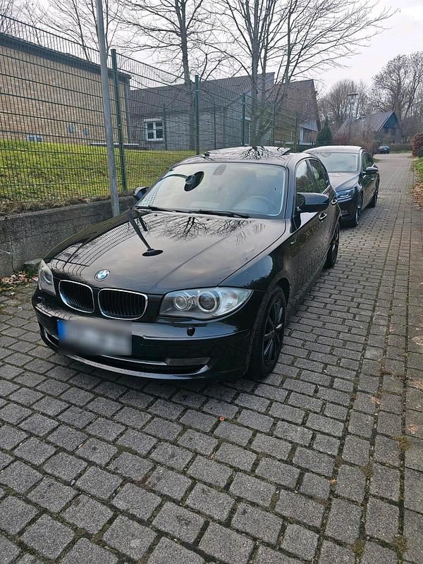 Schwarz Gebraucht 2011 BMW 120 Kleinwagen | 3.400 € (Superpreis) - Bild 1/4