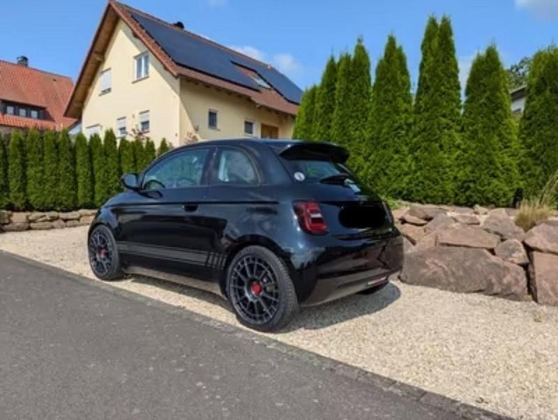 Gebraucht Fiat 500e 86 kW (118 PS) 2022 Schwarz Kleinwagen