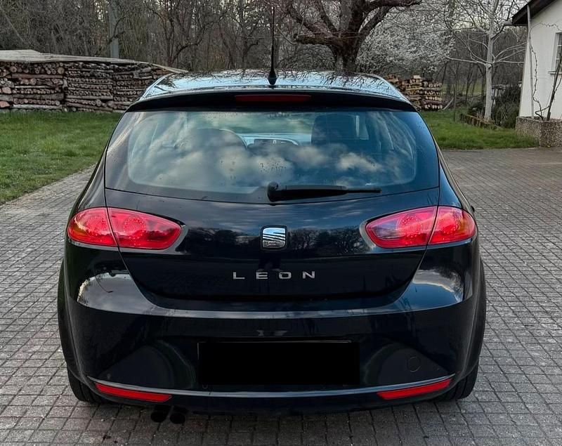 Usata Seat Leon 125 CV (91 kW) 2011 Nero Utilitaria