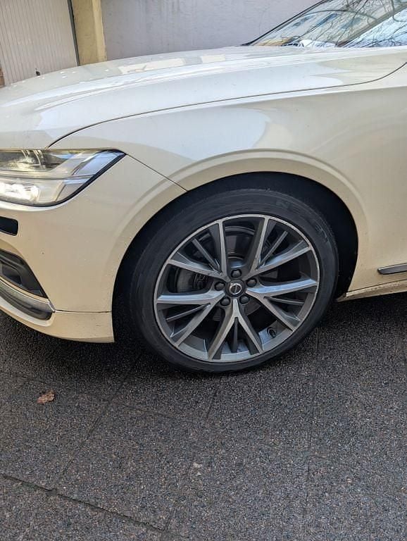 Gebraucht Volvo V90 197 PS (144 kW) 2023 Grau Kombi