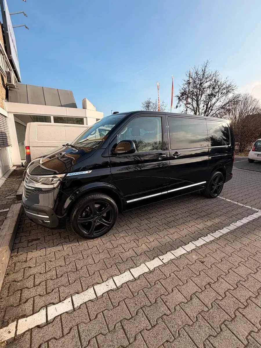 Gebraucht VW Multivan Highline 146 PS (107 kW) 2021 Schwarz Van / Kleinbus
