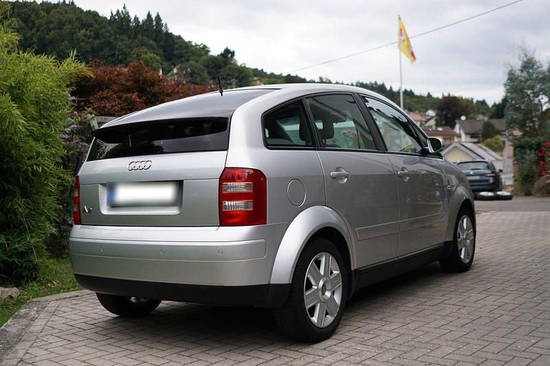 Second-hand Audi A2 Ambiente 75 CP (55 kW) 2001 Argintiu Hatchback