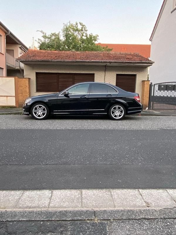 Schwarz Gebraucht 2008 Mercedes C320 AMG line Limousine | 8.900 € (Fairer Preis) - Bild 1/4
