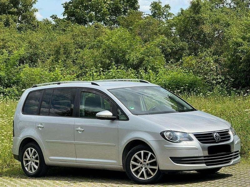 Silber Gebraucht 2009 VW Touran Conceptline Van / Kleinbus | 7.500 € (Etwas zu teuer) - Bild 1/4