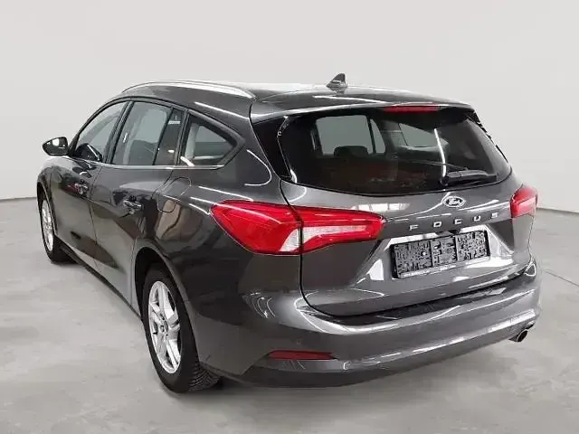 Używany Ford Focus Cool & Connect 120 KM (88 kW) 2022 Szary Sedan/Limuzyna