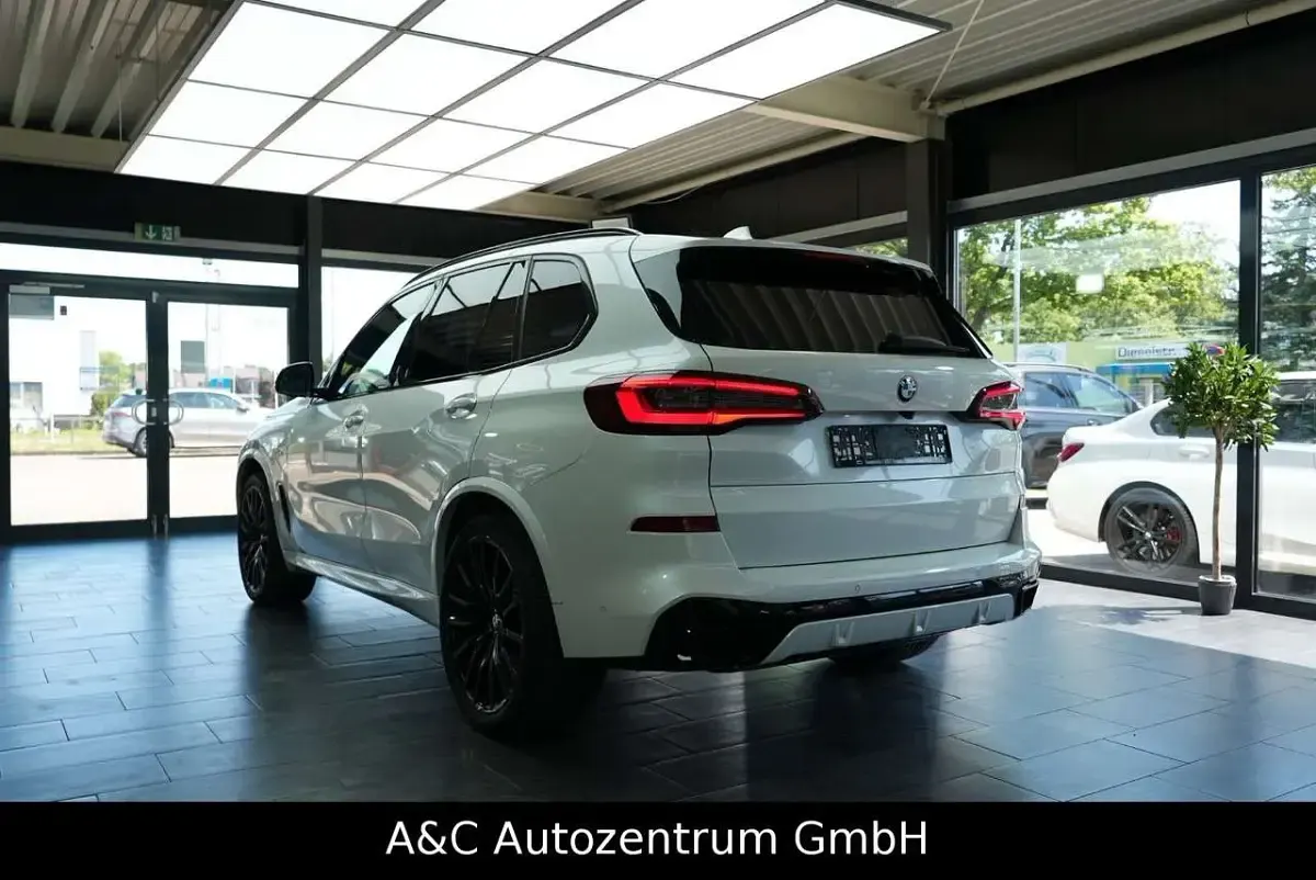 Gebraucht BMW X5 M 530 PS (389 kW) 2023 Mineralweiss SUV
