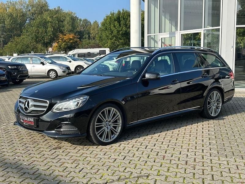 Schwarz Gebraucht 2014 Mercedes E250 Kombi | 9.900 € (Guter Preis) - Bild 1/4