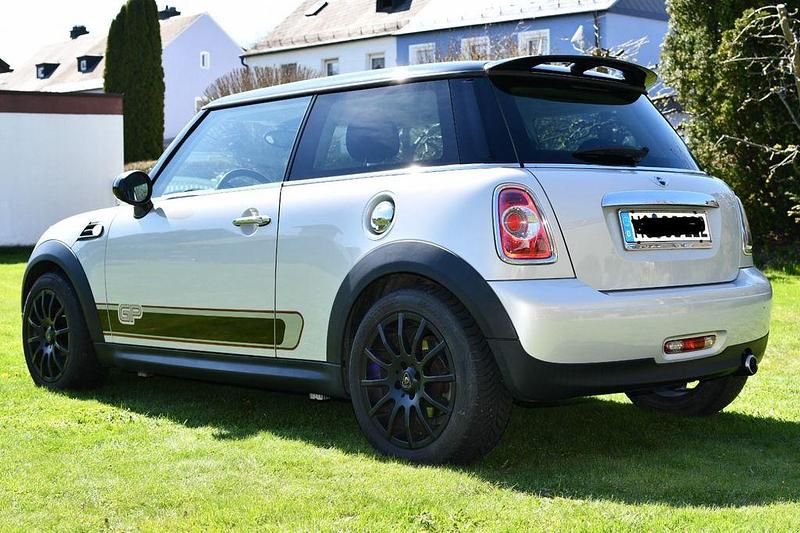 Usata Mini Cooper D 111 CV (81 kW) 2011 Bianco Utilitaria