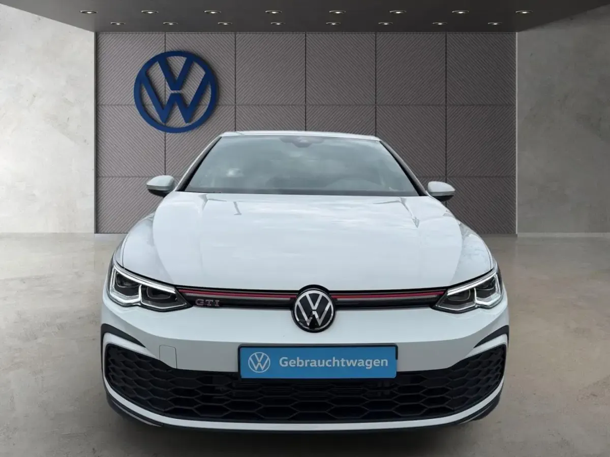 Gebraucht VW Golf VIII GTI 245 PS (180 kW) 2023 Weiß Limousine