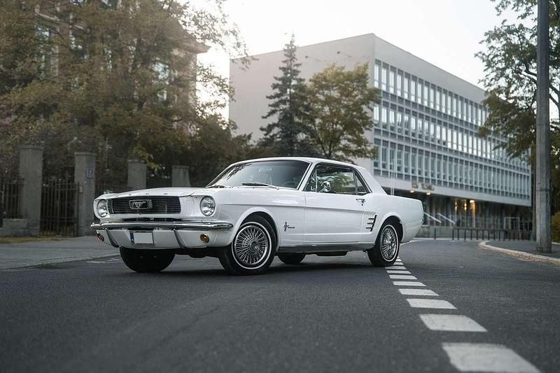 Weiß Gebraucht 1966 Ford Mustang Coupé | 46.000 € - Bild 1/4