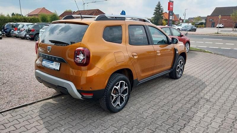 Second-hand Dacia Duster Anniversary 131 CP (96 kW) 2019 Portocaliu SUV