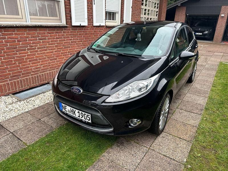 Schwarz Gebraucht 2010 Ford Fiesta Titanium Kleinwagen | 3.999 € (Fairer Preis) - Bild 1/4