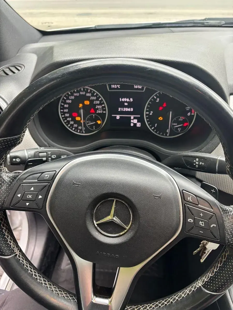 Gebraucht Mercedes B180 109 PS (80 kW) 2013 Silber Van / Kleinbus