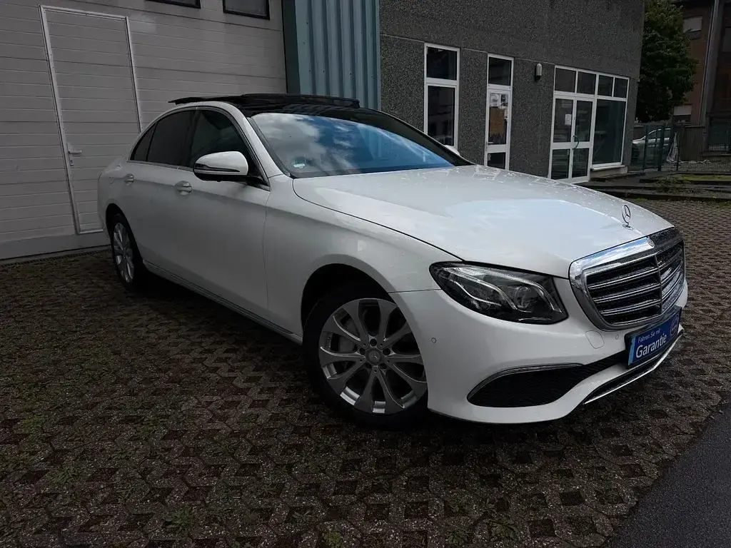 Gebraucht Mercedes E300 245 PS (180 kW) 2017 Weiß Limousine