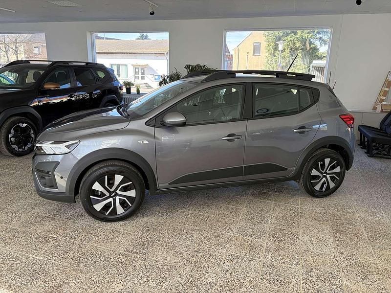 Neu Dacia Sandero Expression 91 PS (66 kW) 2025 Schiefergrau Kleinwagen