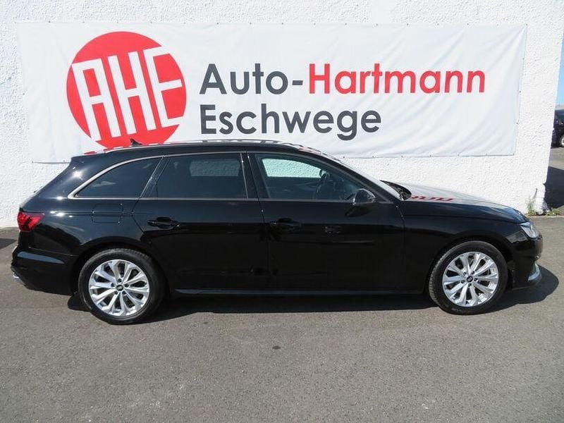 Gebraucht Audi A4 Advanced 163 PS (119 kW) 2023 Brillantschwarz Kombi