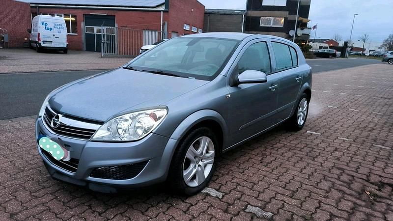 Grau Gebraucht 2009 Opel Astra Kleinwagen | 1.550 € (Superpreis) - Bild 1/4