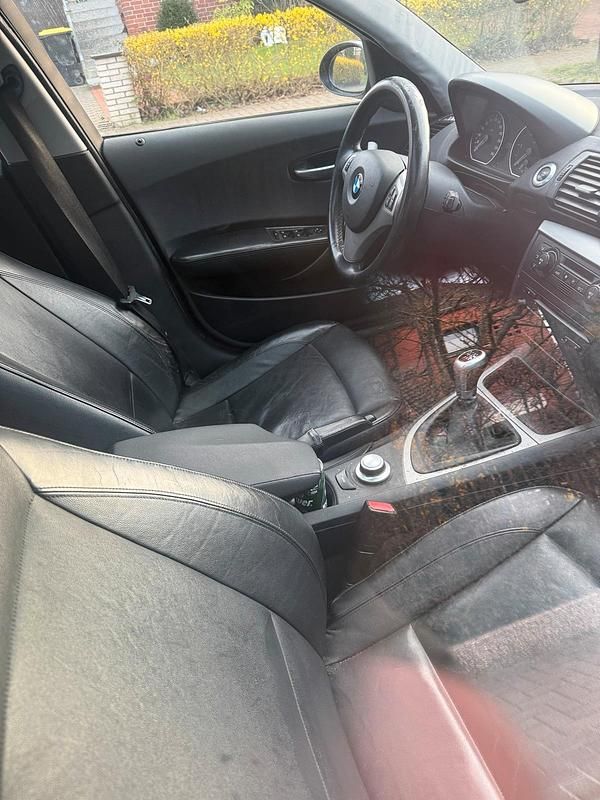 Gebraucht BMW 118 122 PS (89 kW) 2004 Schwarz Kleinwagen