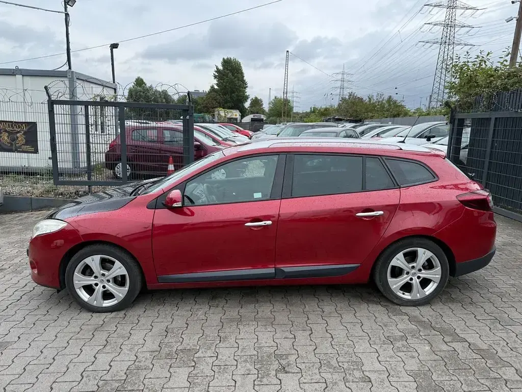 Gebraucht Renault Mégane III Dynamique 131 PS (96 kW) 2011 Rot Limousine