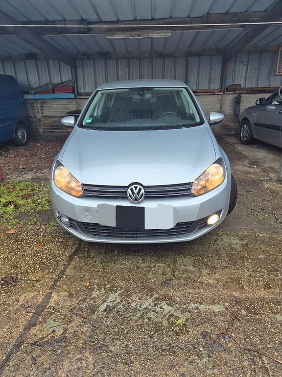 Grau Gebraucht 2010 VW Golf VI Comfortline Kleinwagen | 5.490 € (Fairer Preis) - Bild 1/4