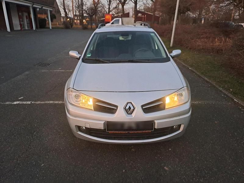 Silber Gebraucht 2008 Renault Mégane GrandTour Kombi | 1.850 € (Fairer Preis) - Bild 1/4