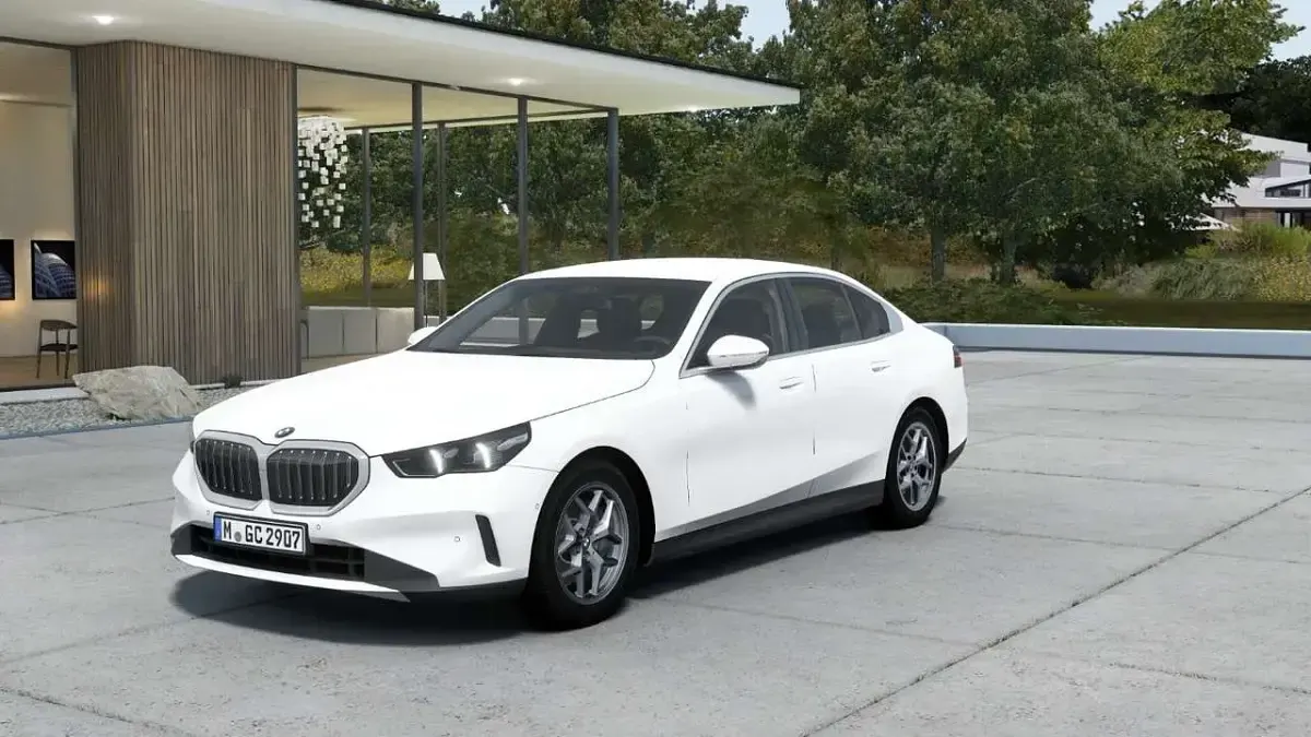 Gebraucht BMW 540 Sport Line 303 PS (222 kW) 2024 Alpinweiß uni Limousine