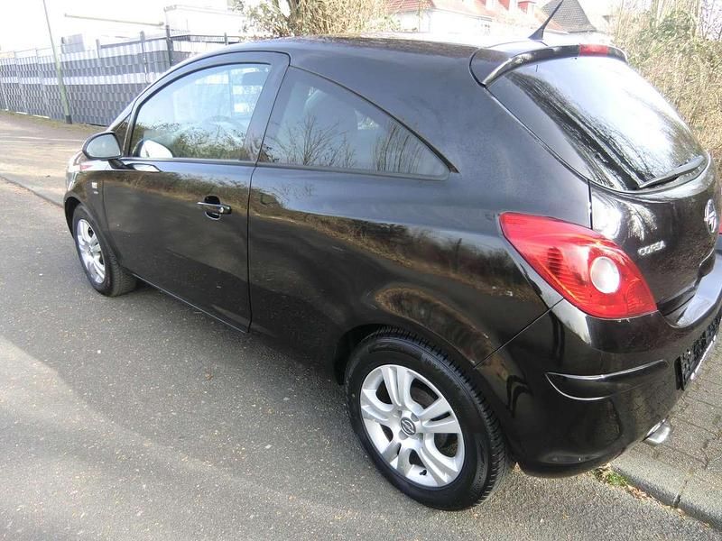 Gebraucht Opel Corsa Satellite 69 PS (50 kW) 2011 Saphirschwarz mineraleffekt Kleinwagen
