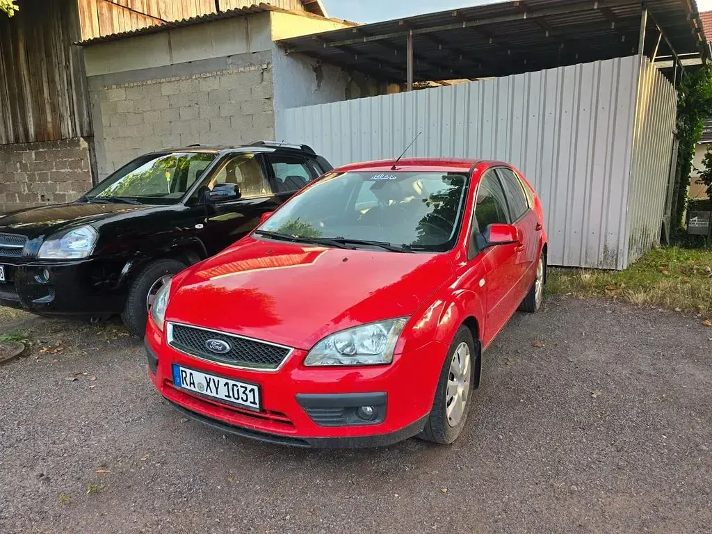 Gebraucht Ford Focus Ghia 101 PS (74 kW) 2005 Rot Limousine